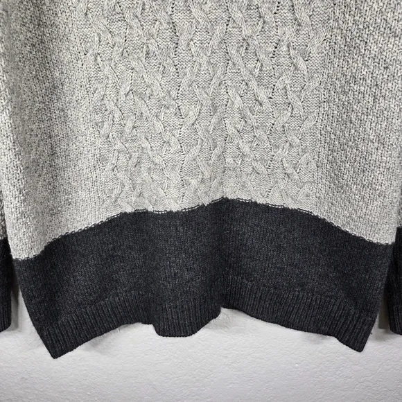 Vince Grey Colorblock Cable Knit Crewneck Sweater Size M Yak & Wool Blend - Picture 6 of 16
